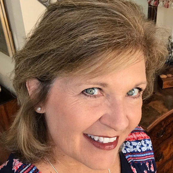 Meet your Posher, Kelli - Picture 1 of 1